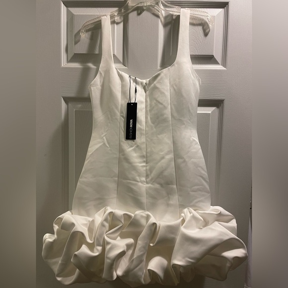 Elegant White Ruffle Hem Mini Dress - Picture 4 of 4